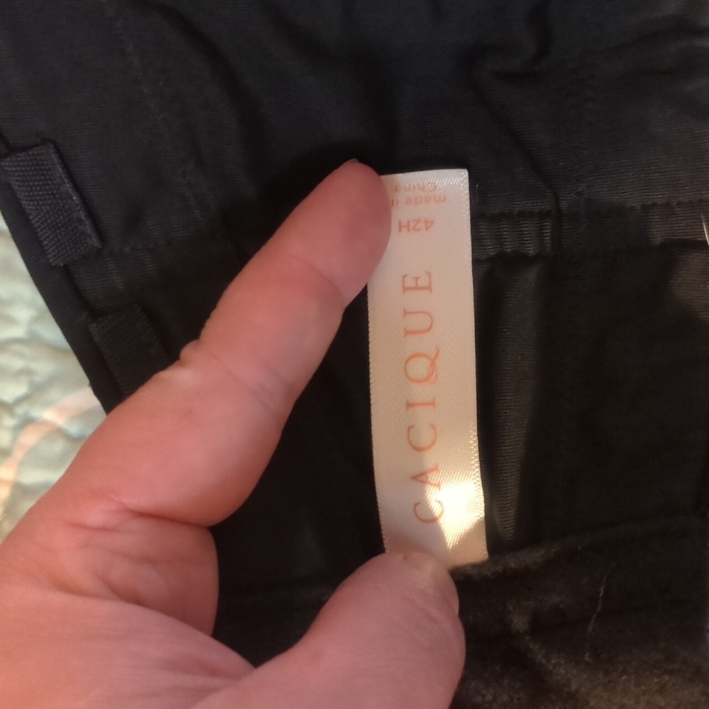 42H Cacique black strapless bra